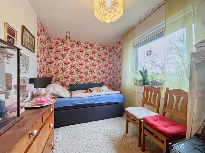 Das weitere Zimmer flexibel nutzbar als Schlaf-/ Gäste-/ Arbeitszimmer