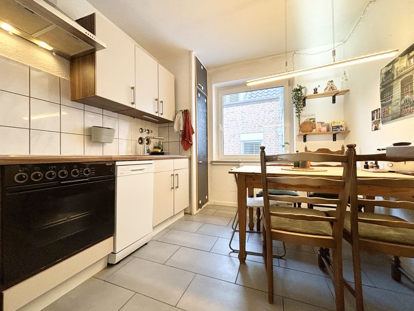 Die große Küche mit Essplatz