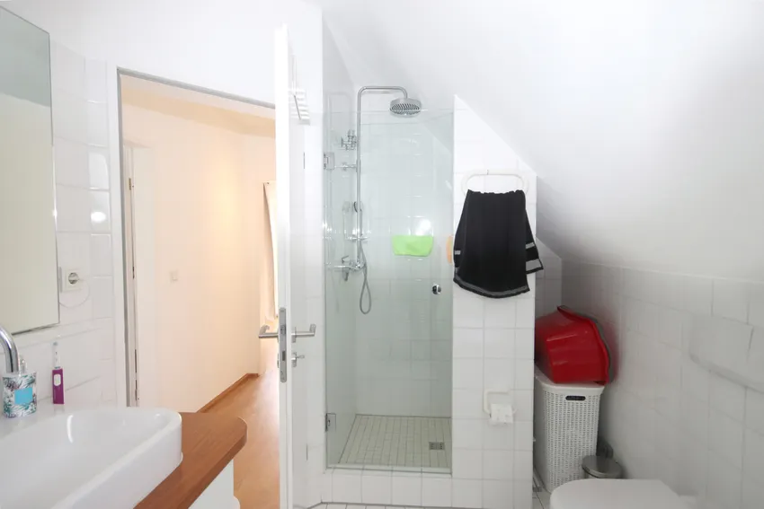 ...und separater Dusche