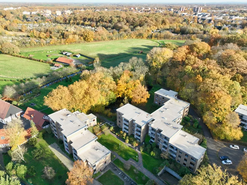 Die in viel Grün eingebettete Wohnanlage