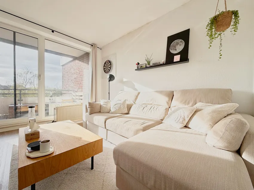 ...mit Zugang zum Balkon