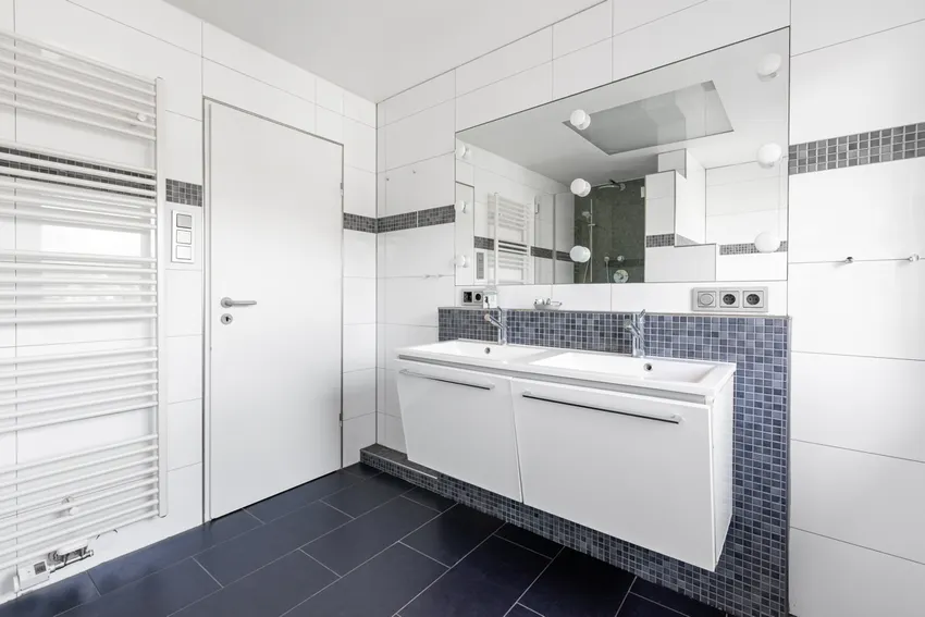 Badezimmer Obergeschoss Vorderhaus (2)