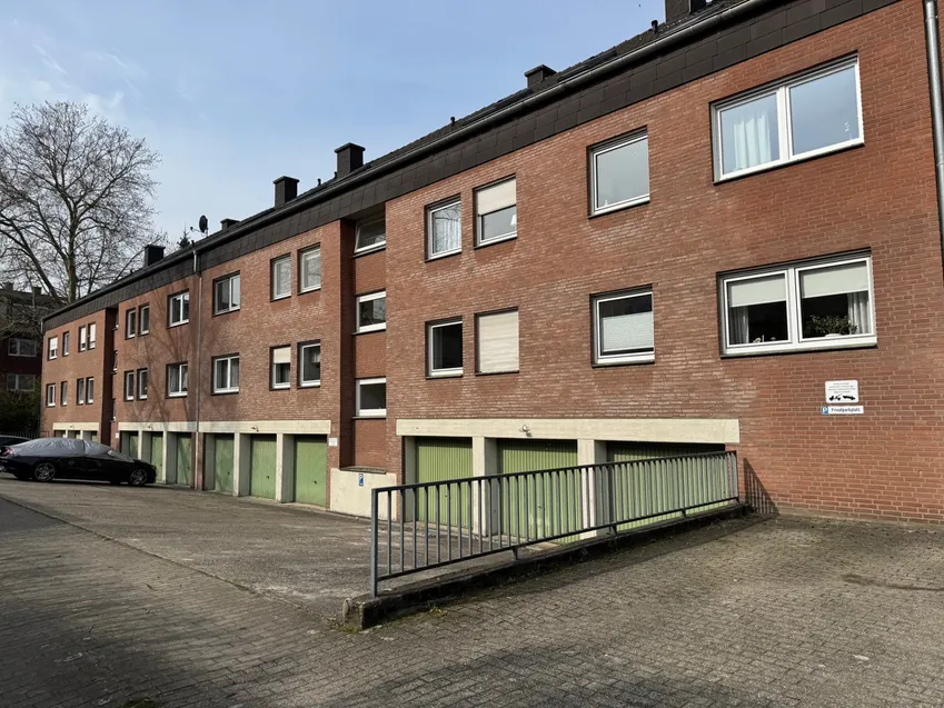 Eine Garage ist der ETW zugeordnet