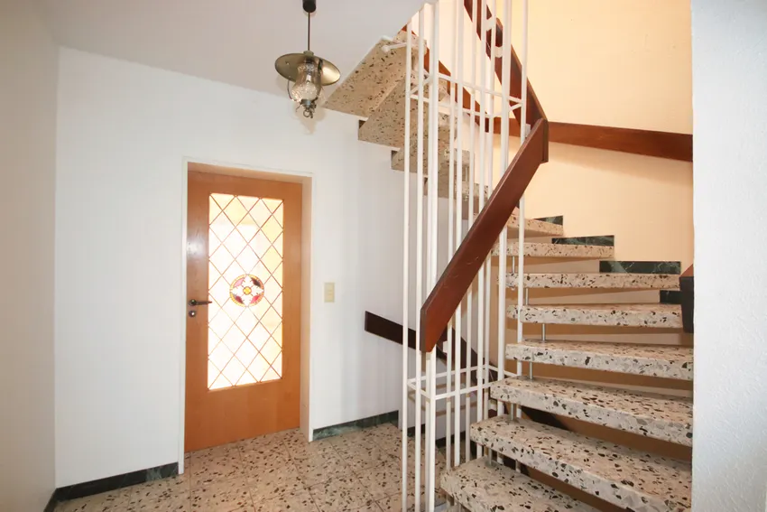 Treppenaufgang/ Treppenabgang