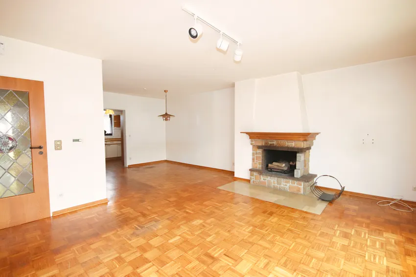 Wohnzimmer mit Blick in den Essbereich