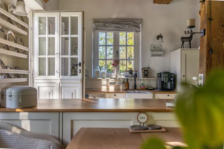 Blick vom Wohnzimmer in die Küche