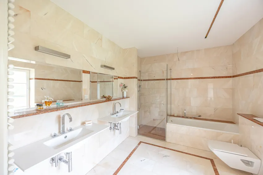 Badezimmer EG