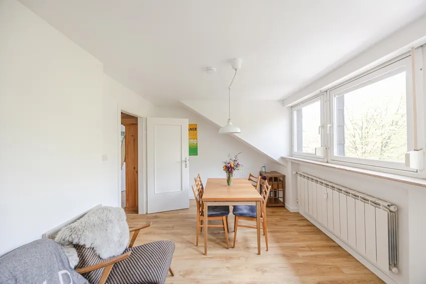 Das geräumige Wohnzimmer...