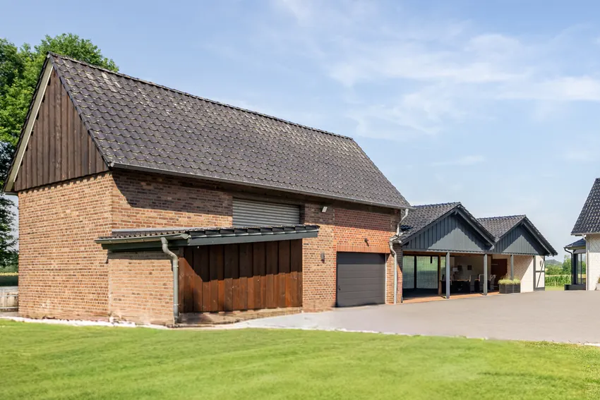 Scheune und Garage