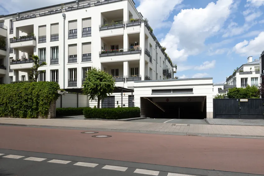 Die Einfahrt zur Tiefgarage