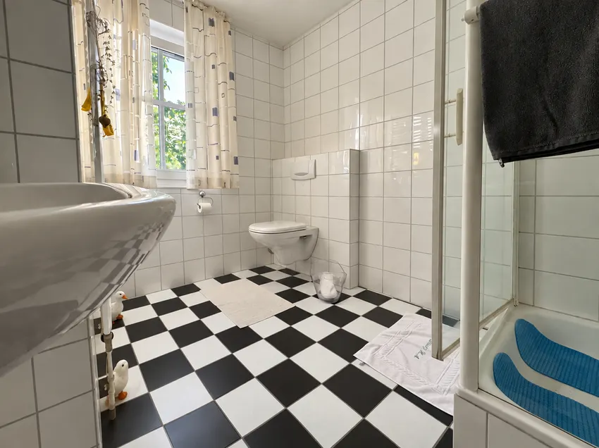 mit eigenem Duschbad