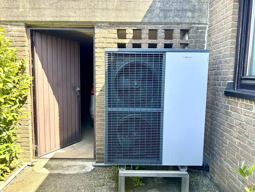 Die Luft-Wärmepumpe - Zugang zu den Garagen