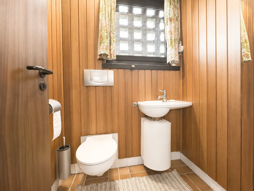 Gäste-WC mit erneuerter Keramik