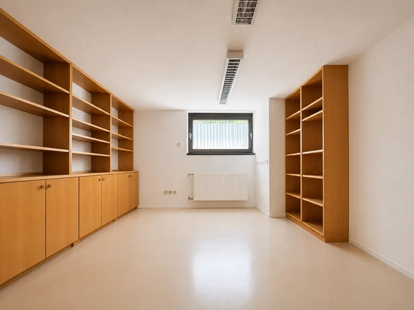 Das Büro mit Mobiliar vom Tischler