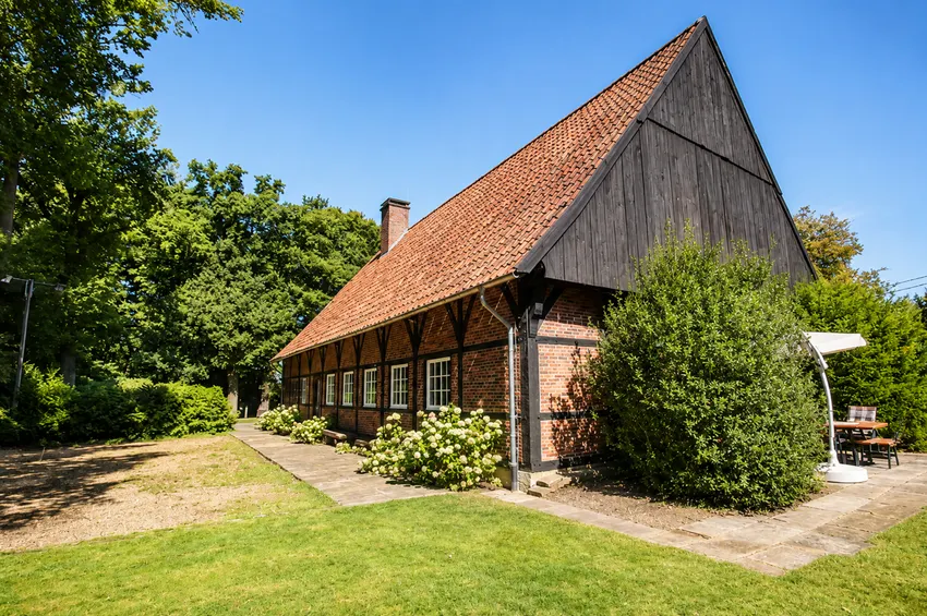 seitliche Ansicht vom Garten