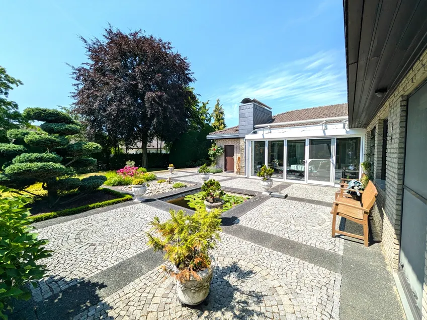 Terrasse mit Wintergarten