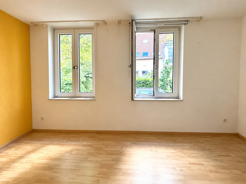 Büro oder Kinderzimmer im Erdgeschoss