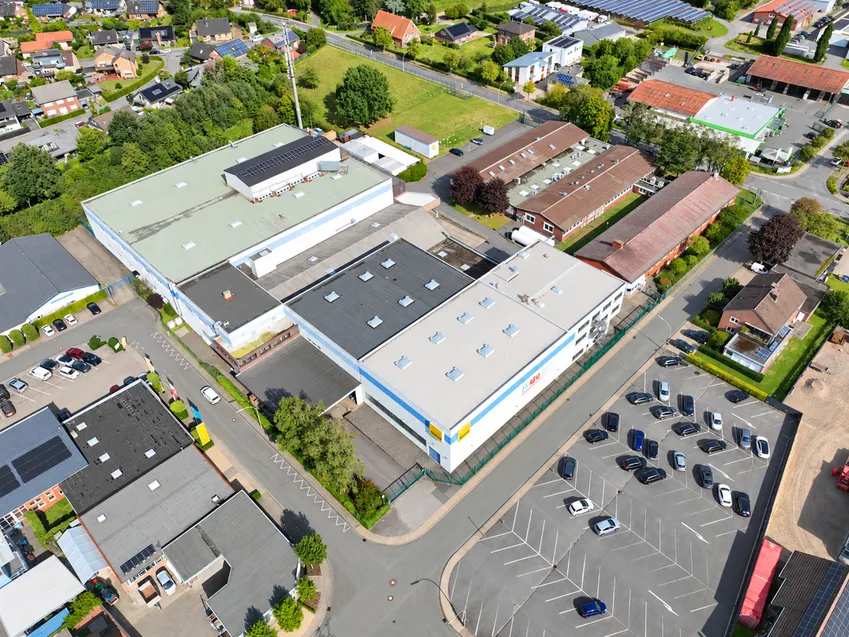 Luftaufnahme der Hallen und Dachflächen