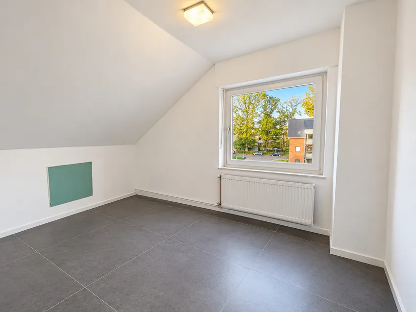 DG links: Schlafzimmer 1