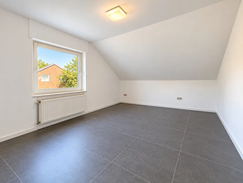 DG links: Schlafzimmer 2
