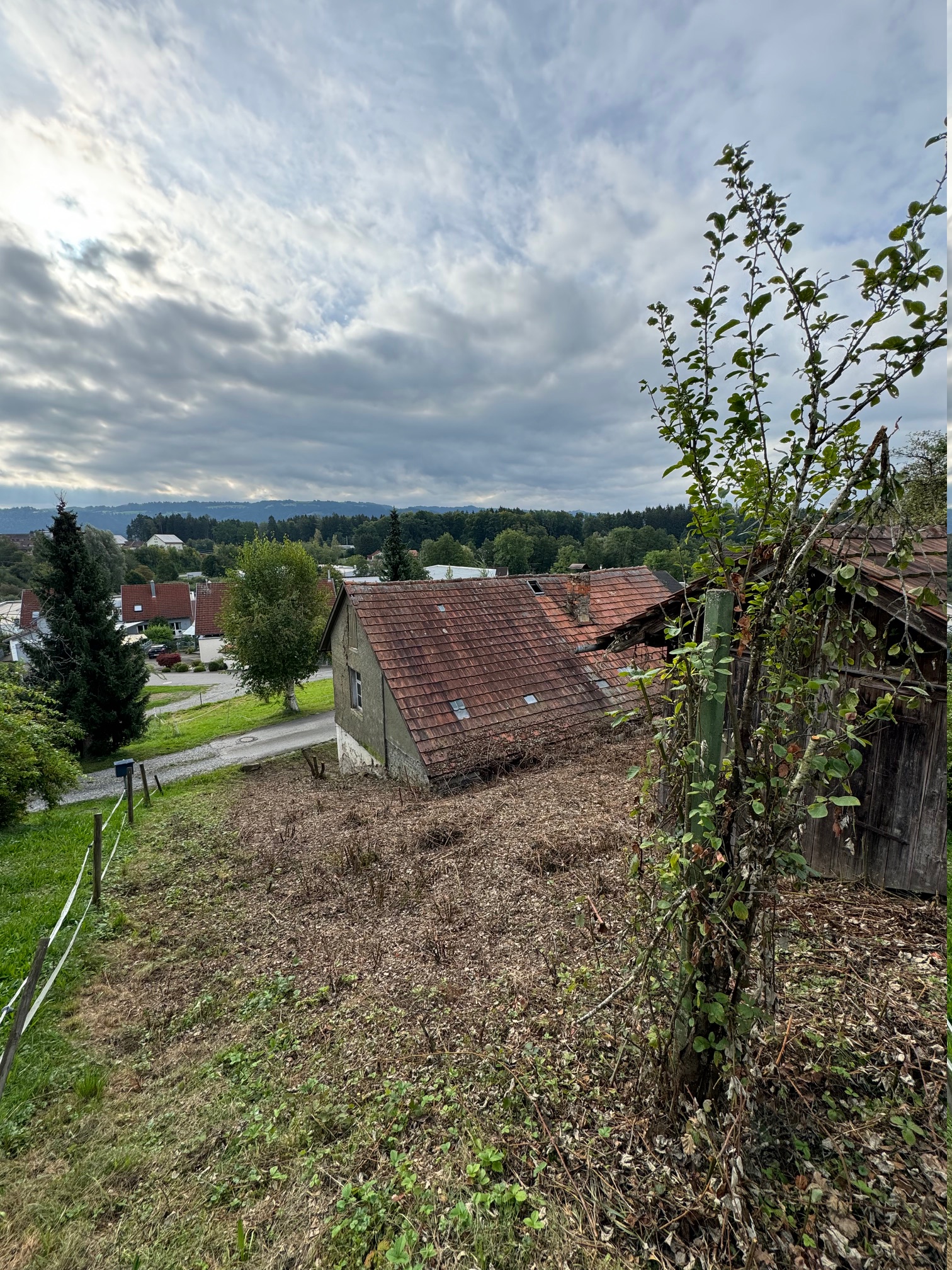 Sonniges Grundst&uuml;ck in Weissensberg mit Altbestand