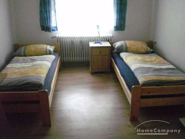 Isernhagen,  Modernisierte möblierte 3 Zimmer Firmenwohnung, großer Parkplatz, Grill und Gartennutzung für bis zu 6 Personen