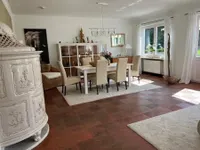 Wohnzimmer mit Kachelofen