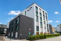 Außen links