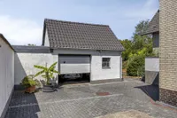 Einfahrt Garage