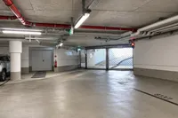 Tiefgarage und Stellplatz