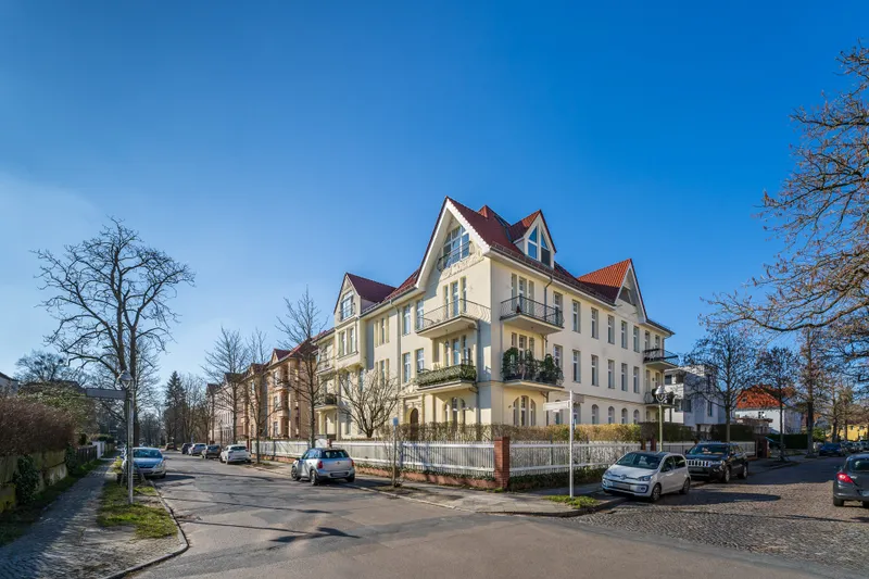 Großzügige Dachgeschosswohnung in bester Dahlemer Lage