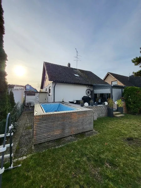 Mehrgenerationsobjekt – Familienoase mit 2 H&auml;usern in Berlin Rudow