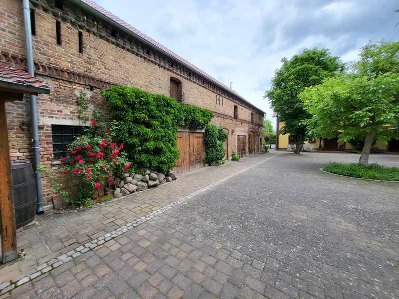 Wohnen ,Arbeiten, Hobby: DHH mit 400 m&sup2; gro&szlig;en Nebengeb&auml;ude auf 1278 m&sup2; Grundst&uuml;ck