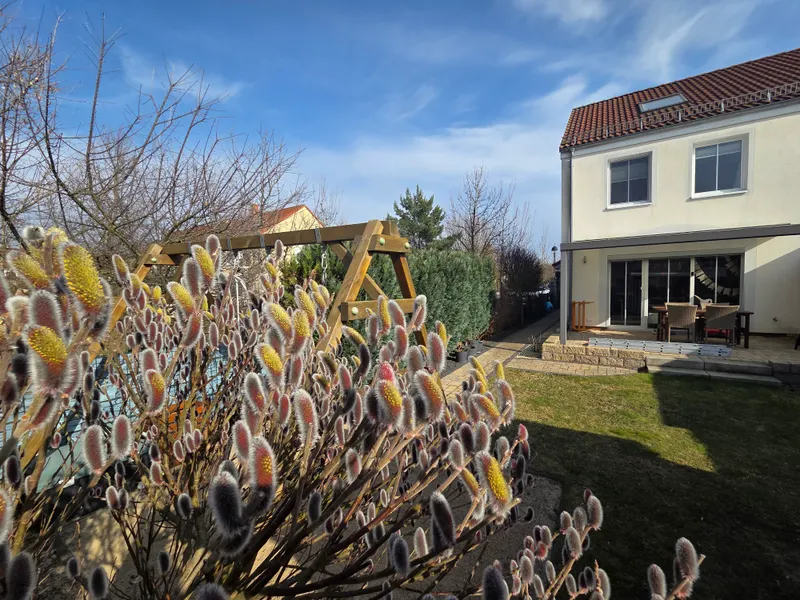 Charmantes Reihenendhaus mit gro&szlig;z&uuml;gigen, lichtdurchfluteten R&auml;umen, familienfreundlichem Ambiente