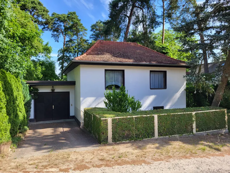 Freistehendes EFH mit 140 m&sup2; Wohn/Nutzfl&auml;che , Garage und Partyhaus