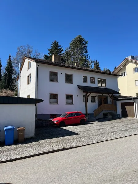 Attraktive 3-Zimmer-Wohnung mit Balkon und zusätzlicher Garage!