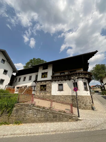 Charmantes Stadthaus mit Werkstatt und Stellplätzen – Wohnen & Arbeiten unter einem Dach!