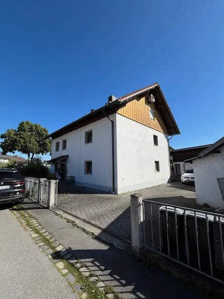 3-Familienhaus +Grundstücke+PV-Anlage in bester Lage!