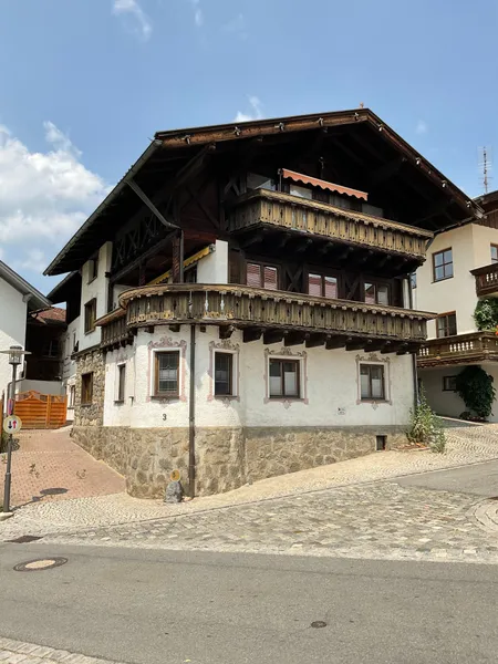 Charmantes Stadthaus mit Werkstatt und Stellplätzen – Wohnen & Arbeiten unter einem Dach!