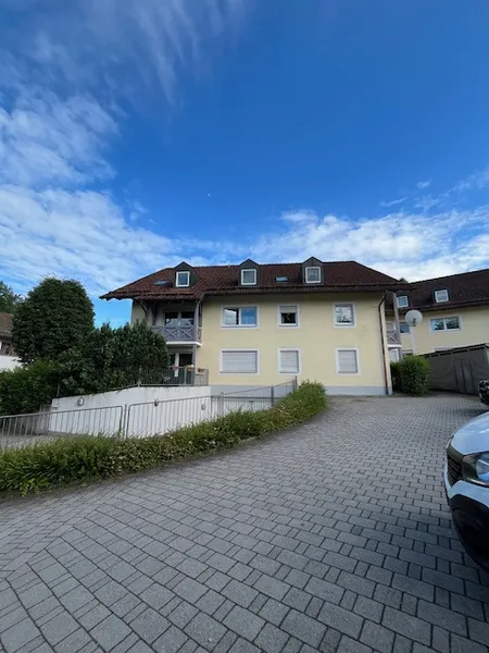 RESERVIERT! vermietete 3 Zimmer-DG-Wohnung zzgl.TG-Stellplatz, in Top Lage!