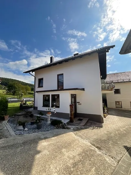 Charmantes Eigenheim mit Garten und Dachgeschoss-Potenzial – Ihr Rückzugsort im Grünen!