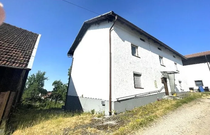 Großzügiges Baugrundstück in ruhiger, begehrter Lage von Metten/Berg – 1.653 m² – voll erschlossen