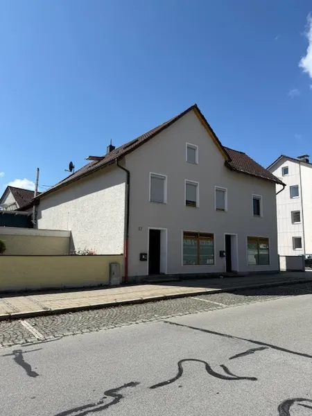 Mehrfamilienhaus mit 14 Zimmern, modernisiert & gut vermietet – attraktive Kapitalanlage!