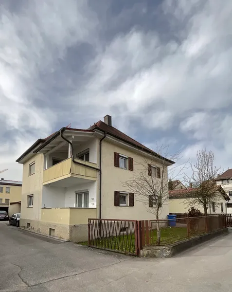 Vermietetes Zweifamilienhaus in Deggendorf mit zus&auml;tzlicher Ausbauoption