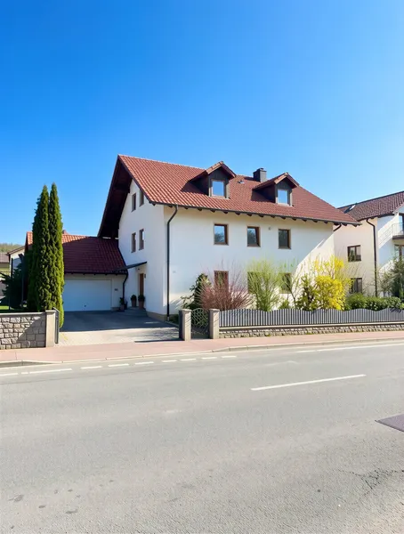 Solide Kapitalanlage: 3-Familienhaus mit Garten und Stellpl&auml;tzen in Deggendorf!