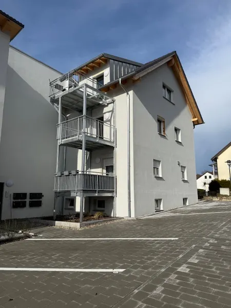 Top-Investment: Vermietete 3-Zimmer-Wohnung mit Balkon zzgl. Stellplatz!