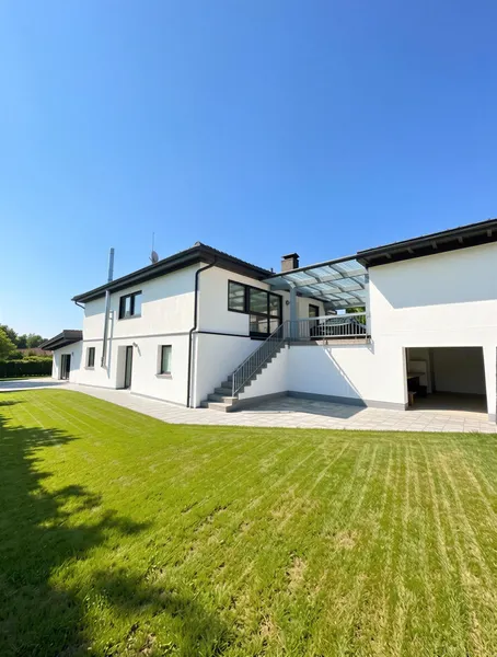 Traumhaftes Einfamilienhaus mit 2 Wohnungen, Terrassen & Gartenparadies f&uuml;r Generationen!