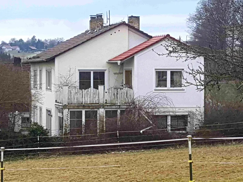 Gro&szlig;z&uuml;giges Wohnhaus in Neuburg am Inn, Wintergarten & Potenzial f&uuml;r zwei Wohneinheiten!