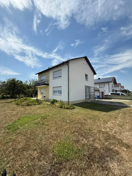 Gro&szlig;z&uuml;giges Einfamilienhaus mit viel Platz, gro&szlig;em Garten & Entwicklungspotenzial!