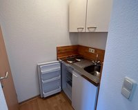 Pantry-Küche mit Kühlschrank